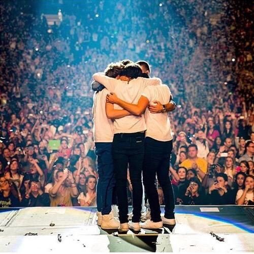 crazysunod's tweet image. #Happy11YearsOneDirection
joyeux anniversaire au groupe qui a sauvé ma vie. 🤍
je les aimes d’une puissance énorme et j’espère qu’ils sont tous heureux
je les remercierai jamais assez