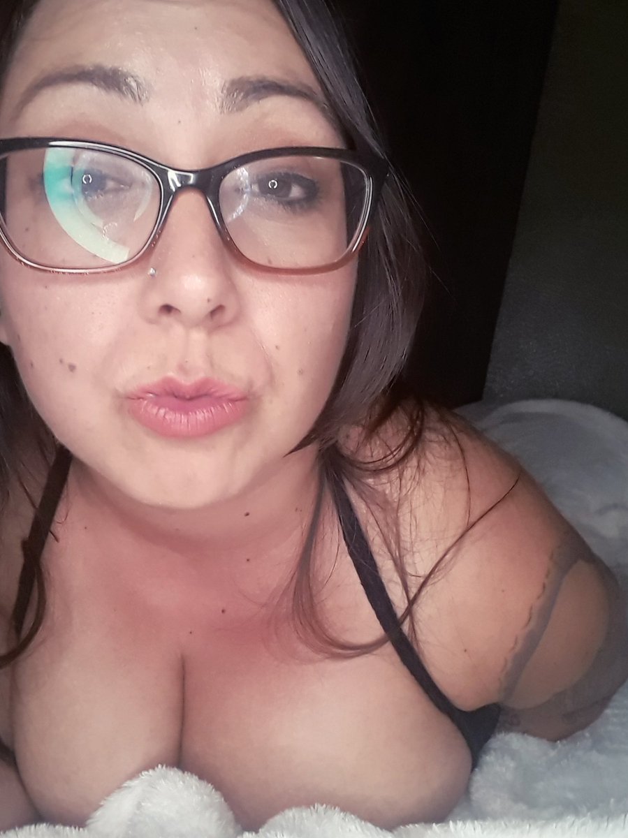 curvvvylicious's tweet photo. Kisses #onlyfans #lips #brunette #curvygirl #curvesaresexy #curves #tattoed #tatts #needmoretatts https://t.co/DwdlOzzv6o