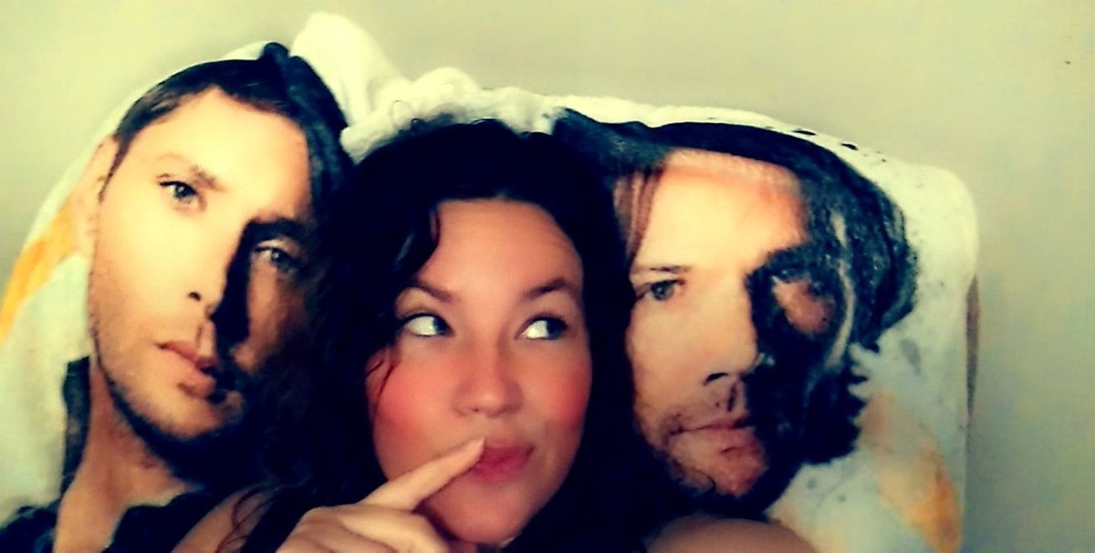 BeckahNicole4's tweet photo. Got this blanket (best blanket I've ever got)from my bestie for my bday. Always imagined being sandwiched between moose &amp; squirrel but since the conventions keep getting rescheduled I'll have to improvise for now!😂   @jarpad @JensenAckles 
#Supernatural 
#SPNFamily https://t.co/0G8L0BtMkE