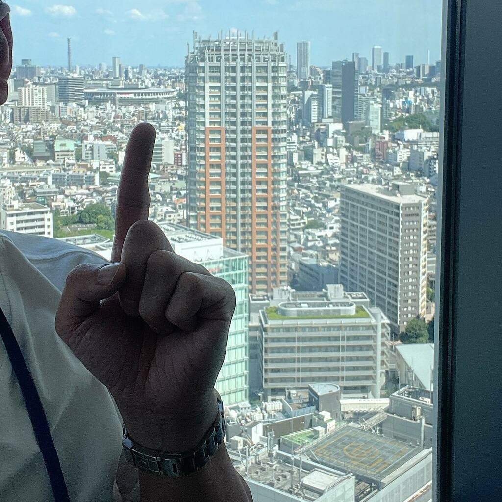MaaaaaBiz's tweet photo. 今日はオリンピック開会式ですね。
指のところ国立競技場です。
#国立競技場
#東京オリンピック
#tokyo2020
#腕時計魂
#Rolex #rolexexplore1 #rolexexplore
#ロレックス
#エクスプローラー1
#エクワン
#explore1
#114270 https://t.co/2RSlnixgXv