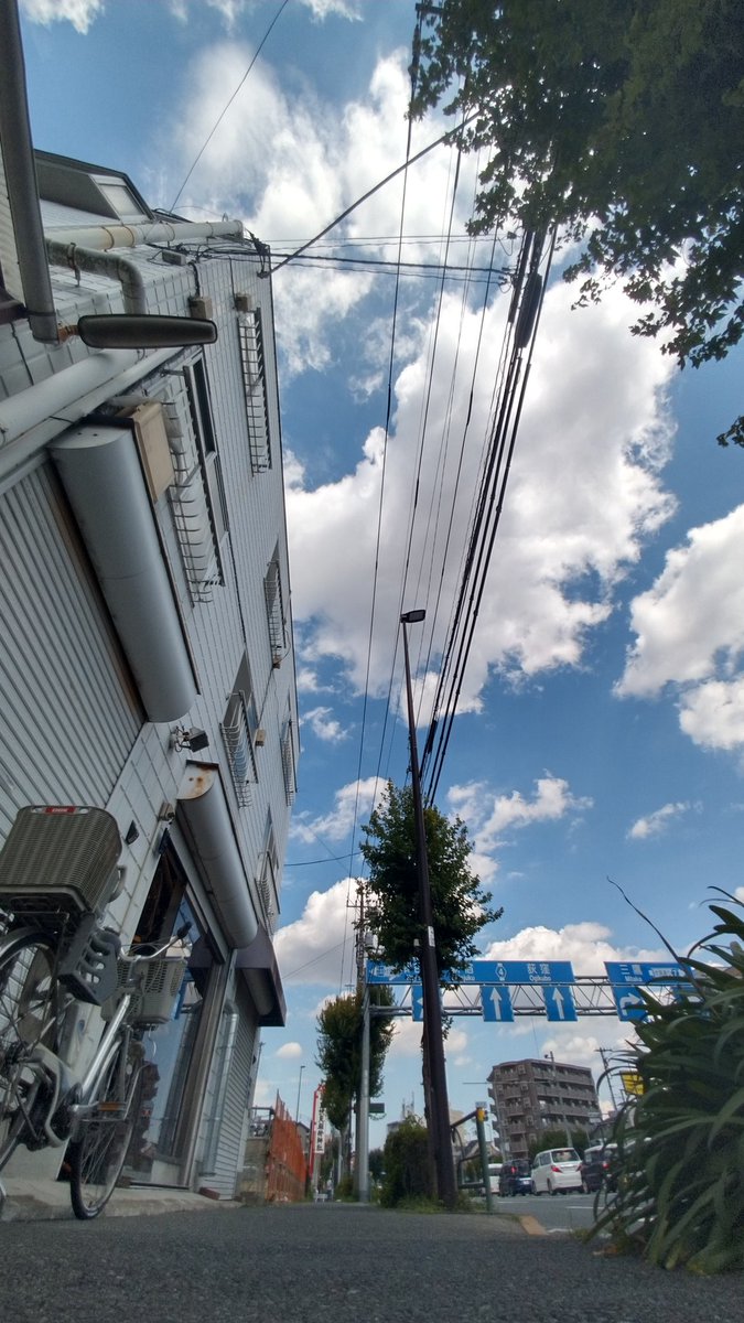 mohawkcharider's tweet photo. 道楽輪業開店です❗

午前中の移動に久々 #電動アシスト自転車 #panasonic #ViViEX を駆り出す🚲️
やっぱりラクですな～😁
￥56,000にて販売中です｡

今日も20時頃まで開店してます｡
よろしければお立ち寄りください｡

#自転車
#再生自転車
#修理
#西東京市
#西武柳沢
#東伏見
#ママチャリ
#今空 https://t.co/kxXi9pahDu