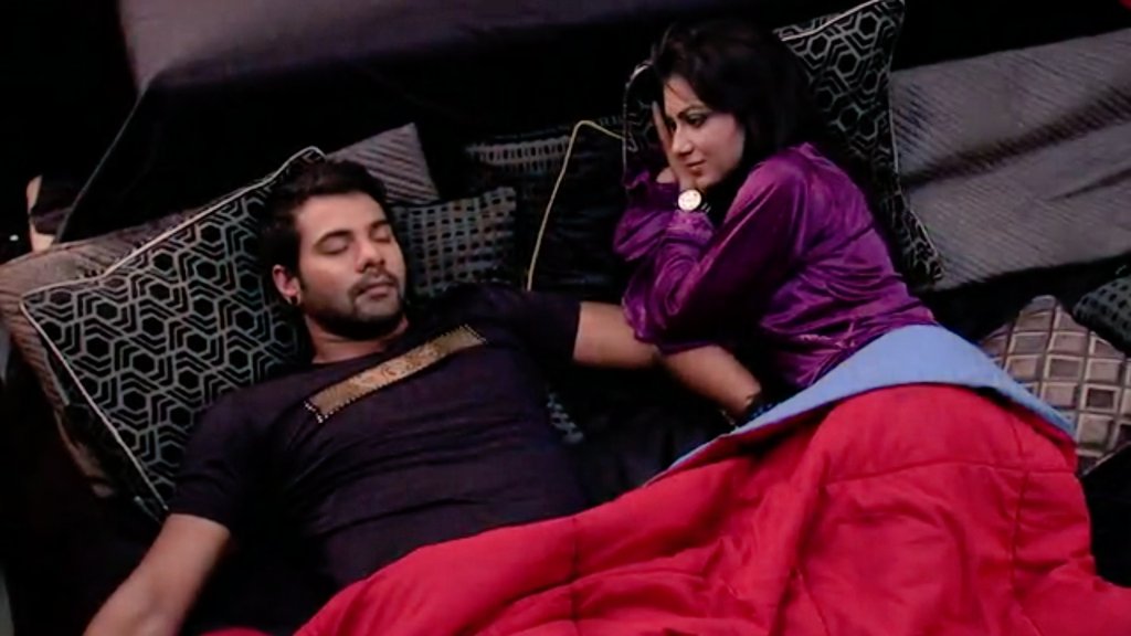 KSushmaRK's tweet photo. Shukoon 😇😇🤗♥️♥️
We want more and more scenes like this 😭😭😭
#AbhiGya #TiSha #SritiJha #ShabirAhluwalia #kumkumbhagya https://t.co/goMfcgJiMP