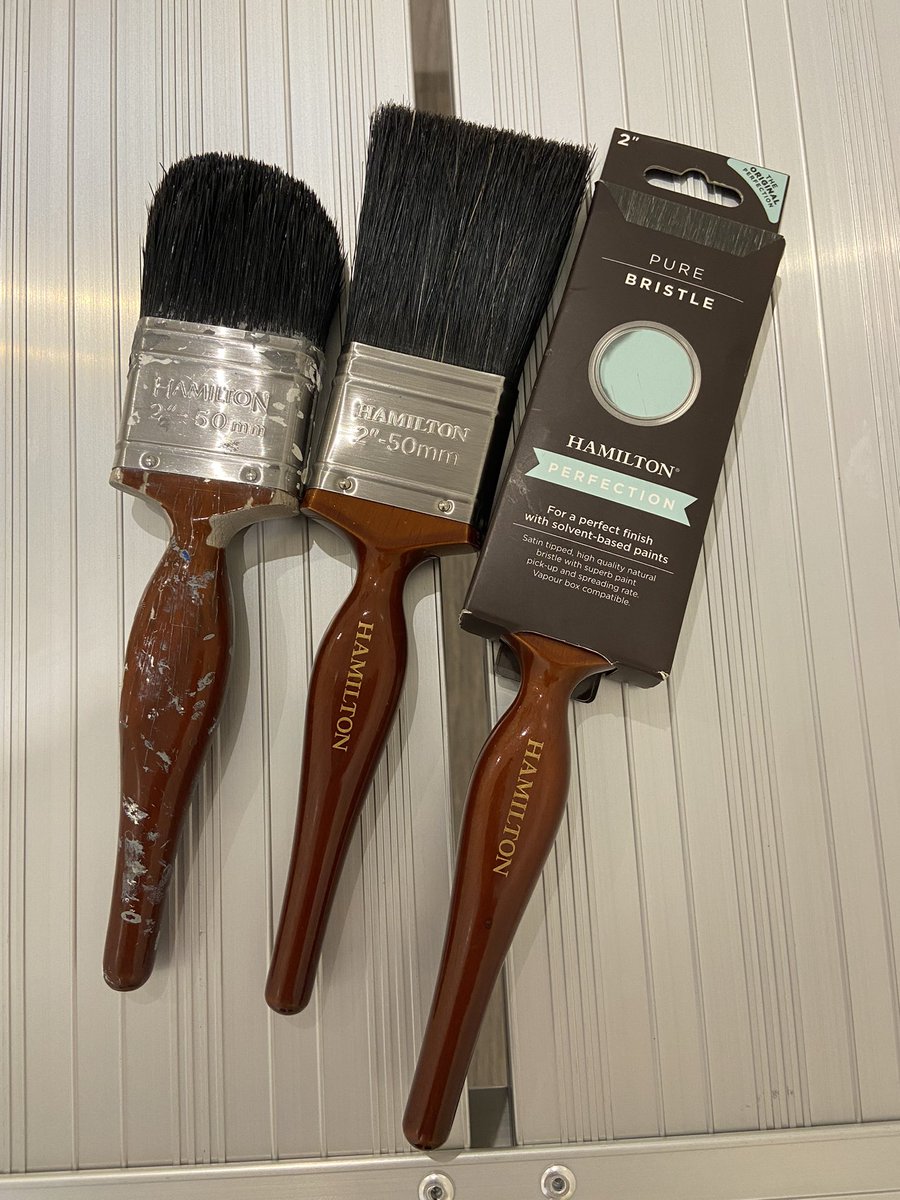 We continue our allegiance for excellent quality pure bristle #hamiltonbrushes having replaced our old brushes for new  @Hamilton_Decor #phantompainters #phantompainterslondon