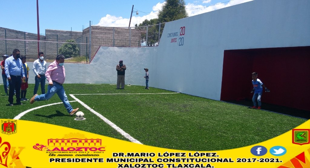 DrMarioLopezL's tweet photo. #Inauguración⚽  | Después de la bendición de las 3 Unidades, realizamos la inauguración de la Cancha de fútbol rápido, Parque recreativo infantil y Gimnasio al aire libre. Una área que beneficiará a las familias de Santa Cruz Zacatzontetla y comunidades cercanas. https://t.co/BAC067NuIA