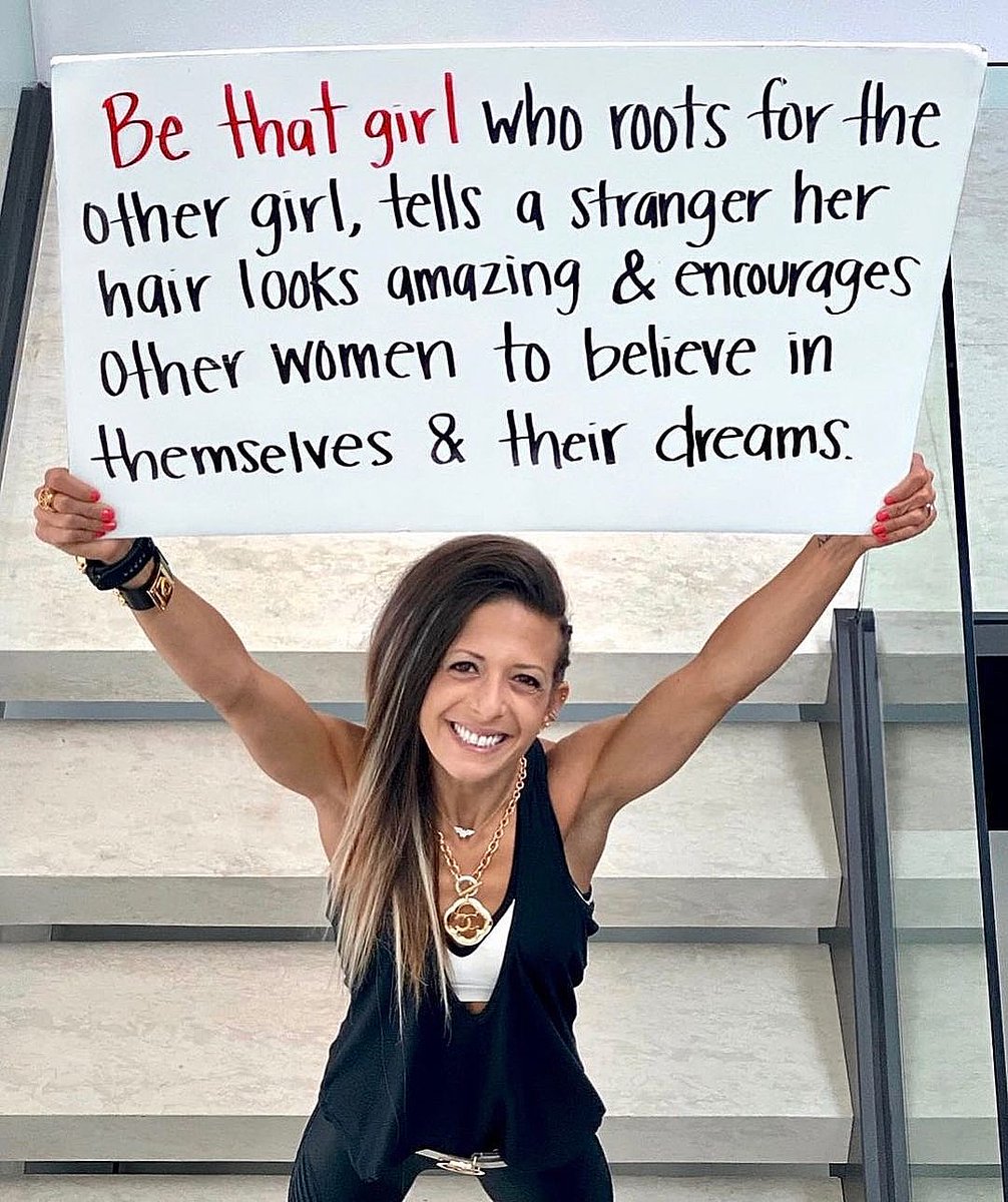 "It doesn't take much to be that girl #WomenSupportingWomen ❤"
Image by Lisa Bilyeu