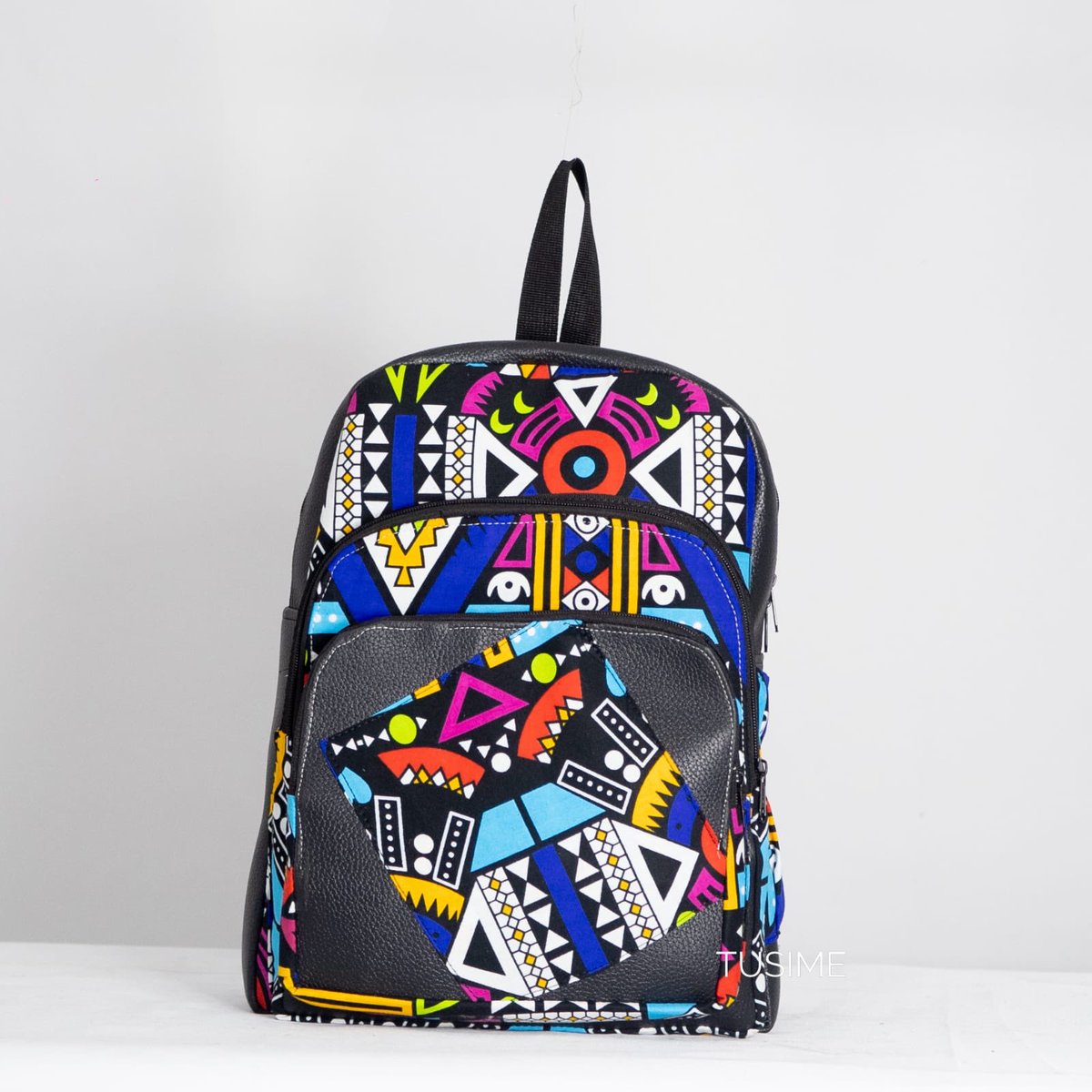 IreneModest's tweet photo. Where are my traveling buddies.!.!. we have good news..@TusimeTz tunaweza kukushonea a very portable traveling bag. DM to give me your order
You can also choose a size you want na sisi tutakushonea.
#TusimeCollection
#TwitterGulio
#nipedili
#KARIBUNI https://t.co/X0LhnP3qdC