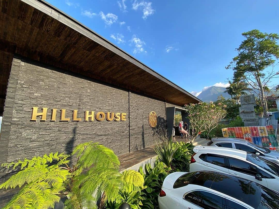 EastJavaTourism's tweet image. #HillHouse presents natural views with the charm of the splendor of mountains from the top of hill in #BatuCity. With the tagline Batu's Living Room, Hill House can be used as a gathering place with family or friends #TravelToEastJava
Credits malang-guidance.com