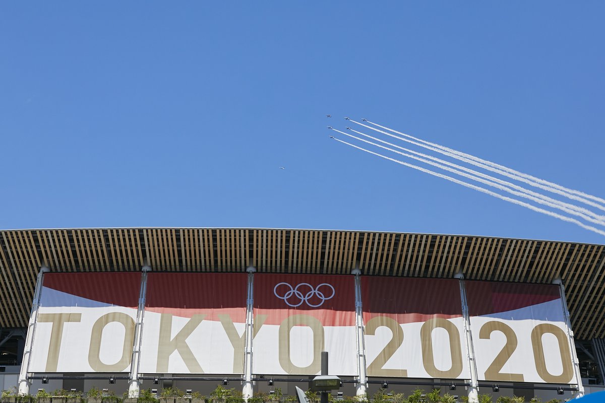 Tokyo2020's tweet photo. The Blue Impulse take to the Tokyo skies ✈️

#UnitedByEmotion | #StrongerTogether | #Tokyo2020 https://t.co/MLoTue3JA4