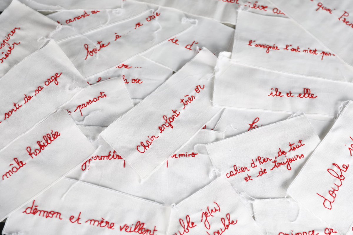 Oyé Oyé, joie! Joëlle Bordeau, pilote de lignes, proposera sur le site du festival une installation  (M’les Mots) conçue telle une chasse aux trésors. De petits trésors parsemés au cœur du festival. #festival #termesdarmagnac #spectacles #culture #jazzinmarciac