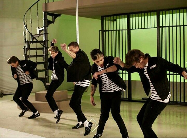 ngan_styles's tweet photo. Lại thêm một năm nữa 🎉🎉 Chúng ta cùng nhău chúc mừng chặn đường thanh xuân cùng đi qua nào 😜❤️
#11YearsOfOneDirection
#HAPPYBIRTHDAYONEDIRECTION https://t.co/ZQAOdEsEhn