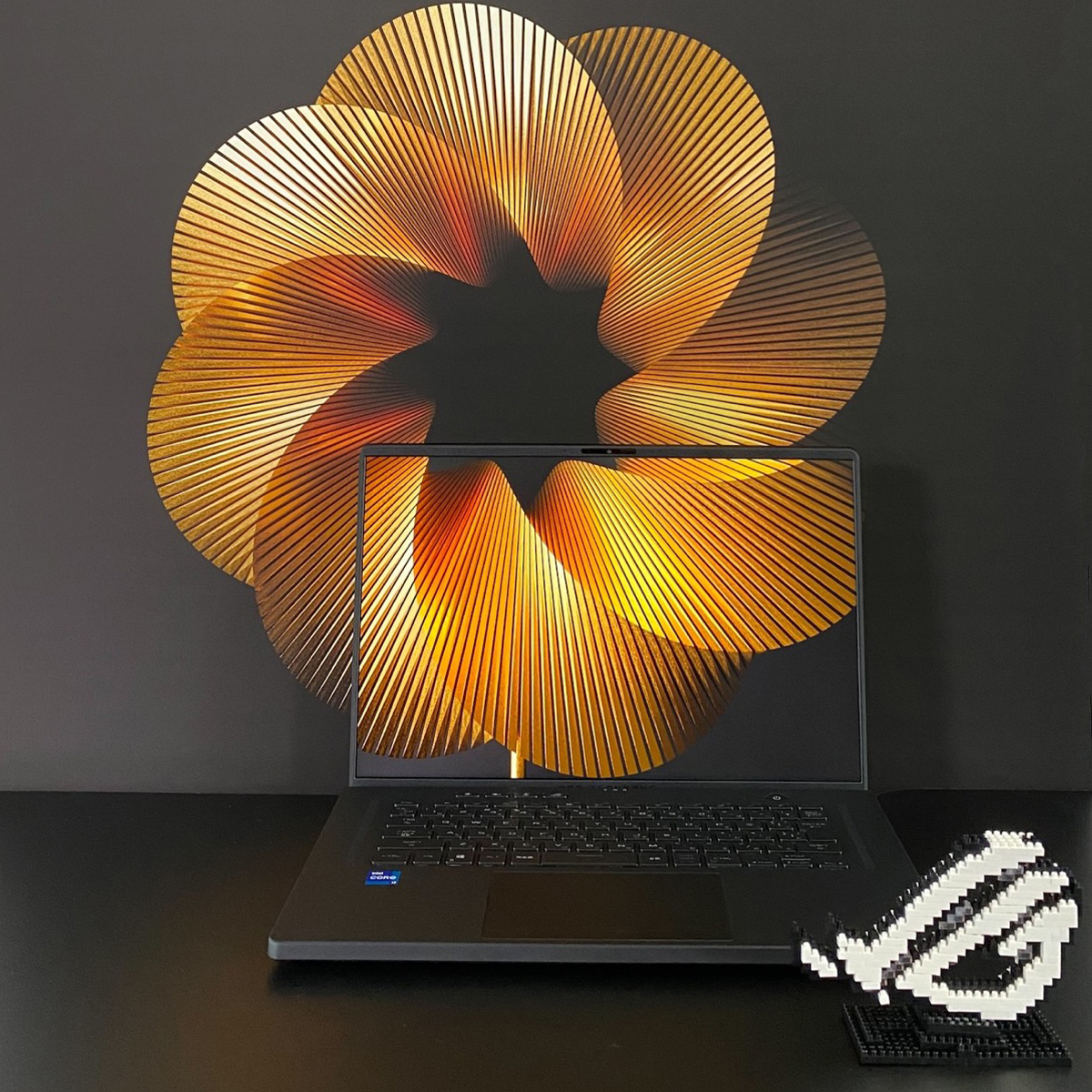 ASUS_ROG's tweet image. Now you see me         Now you don&apos;t

📸 by ROG Japan @ASUSROGJP
#ZephyrusM16