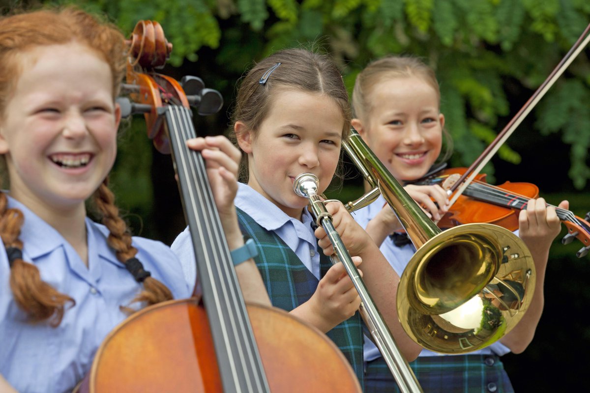 Celebrating all things musical at #manorhouseschool in #bookham, Prep School girls pose for the camera at the end of term #MusicDepartment #SchoolOrchestra #HappyandHealthy #IndividualChallenge #PrepSchoolSurrey #bookham #SurreyHills