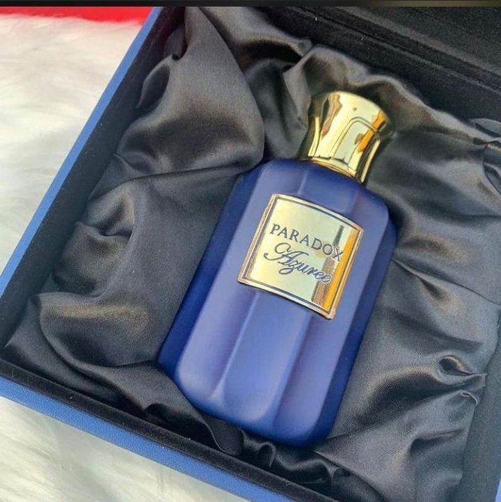 Oluthobie's tweet photo. Paradox perfumes in its beauty 😍 😍 

If you want to keep them puzzled as to the scent, Paradox is your go to. The packaging is stylish and classy - a perfect gift idea💡

Rossa (Red)
Azuree (Blue)
Vetiver (Brown)
Orient (Black)

Price🏷: ₦12,000
Nationwide Delivery 🚚 https://t.co/g2uVNo45xn