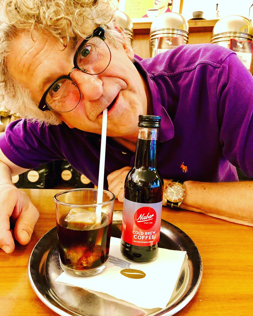 Kaffeegreissler's tweet photo. Selbst verkostet und für exzellent befunden: #Naber #Coldbrew Kaffee. Jetzt auch zum Mitnehmen in der Flasche! Perfekt für 
#espressotonic !#AllesFürGutenKaffee #seiloyalsauflokal #coffee2go #3rdwave #WiednerKaffeesieder #LifeIsTooShortForBadCoffee #thebrewmustgoon #kaffeepadwien https://t.co/08gqeMmOqD