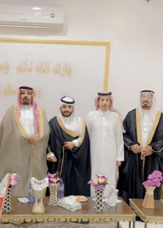 bwaba_3bs1's tweet photo. في ليلة من ليالي العمر والأفراح أحتفل الشاب خالد بن ناصر بن فهد العايضي بحفل زواجه وسط حضور من الأهل  والأقارب والاصدقاء #العايضي https://t.co/twogyP6G7g