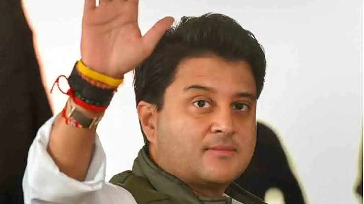 VishvasSarang's tweet photo. प्रदेश को 8 नई फ़्लाइट्स की सौग़ात देने के लिए @JM_Scindia जी का सह्रदय आभार व धन्यवाद।

केंद्र सरकार के इस सराहनीय कदम से प्रदेशवासियों को न सिर्फ़ सहूलियत मिलेगी बल्कि इस सुविधा से प्रदेश में व्यापार, उद्योग और पर्यटन को बढ़ावा मिलेगा। https://t.co/RuMzjNdxbq