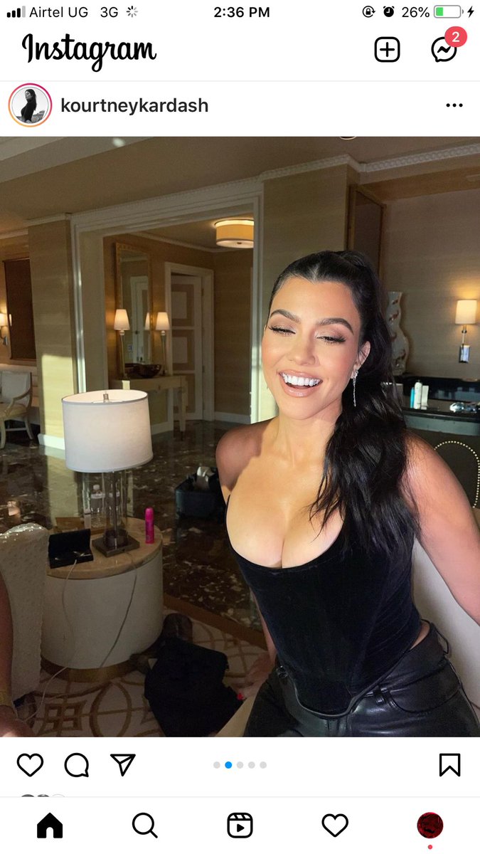 basicaf8's tweet image. help why do i see 3 different skin tones