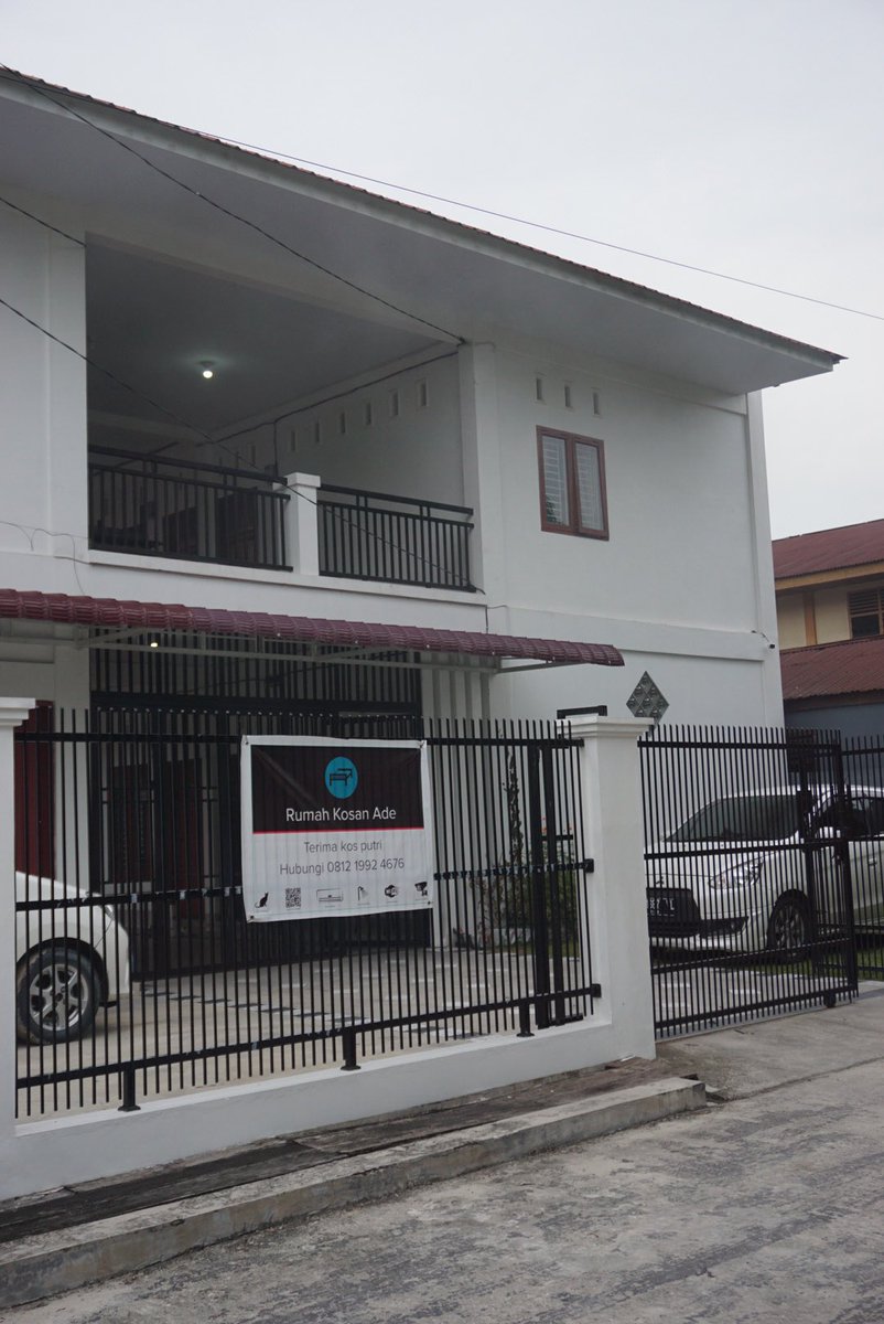 adefeb_'s tweet photo. Mama: coba pikirkan apa nama rumah kosan kita. Kan kamu lebih kreatif harusnya https://t.co/7yF9VrJFV9