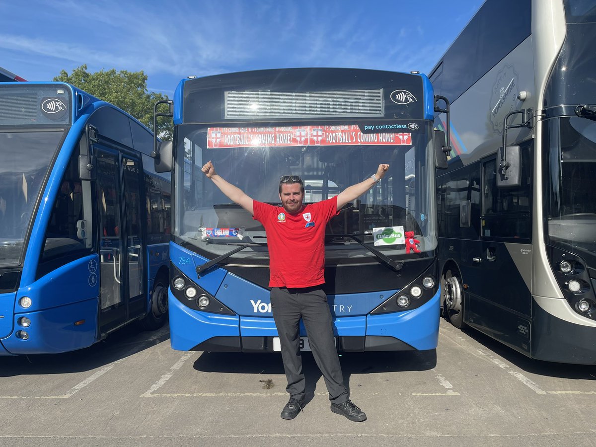 geordie_leg_end's tweet photo. It’s another Sunday on #Dalesbus 825 #York-#Richmond. Even the #Dalesbus & #Yorkbus knows #Itscominghome with lots of happy passengers #Euro2020Final #EURO2020 #Euro2021 #England #VisitRichmond #Visityork https://t.co/MX88JvBHLG