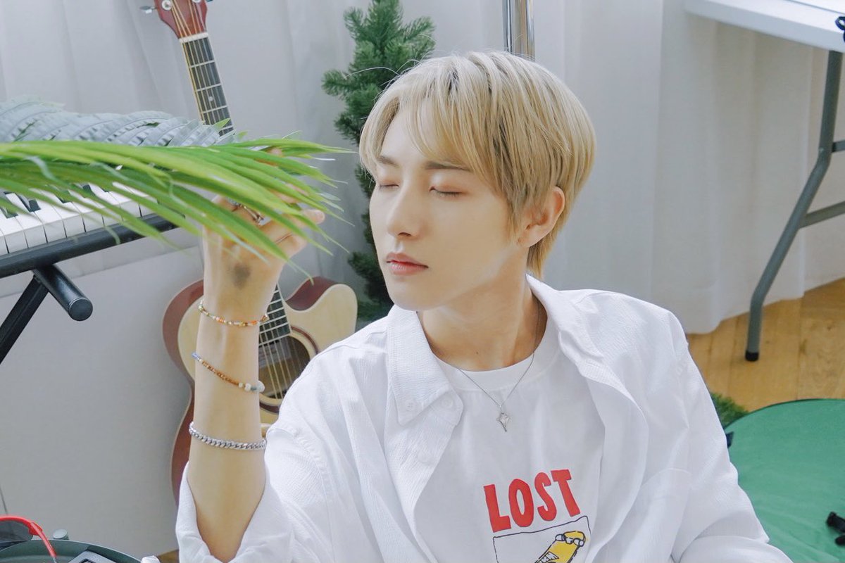 เพื่อนที่ไหนบอก BY RENJUN ก่อนนอน
เพื่อนที่ไหนดมหัวแล้วบอก BY JAEMIN