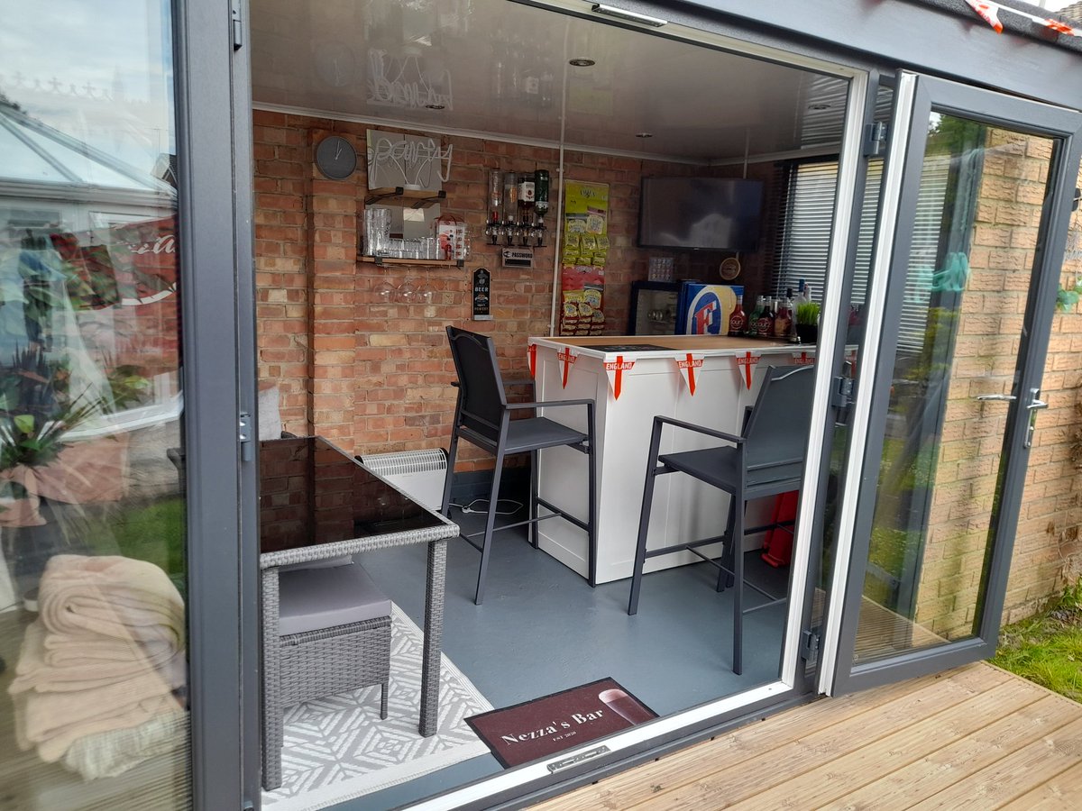 nezza37's tweet photo. Just thought today might be a good day to show everybody the run down garage into the newest bar in washington NEZZA'S #comeonengland https://t.co/49rzEdD1CK