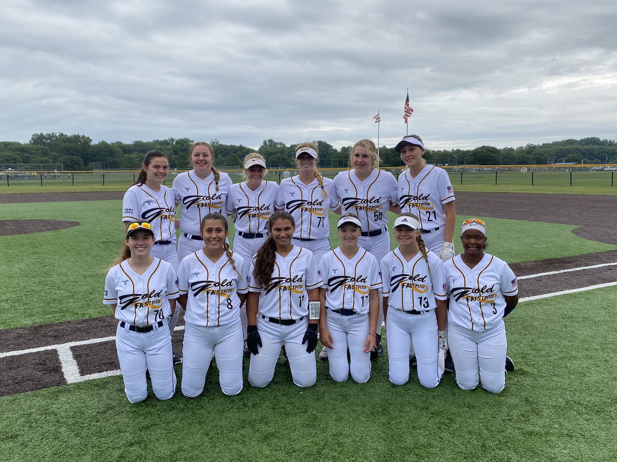 Gold_Fastpitch's tweet photo. 16U Bates Looking sharp in their Sunday whites. Go Gold! https://t.co/KMlJ0cNY4B