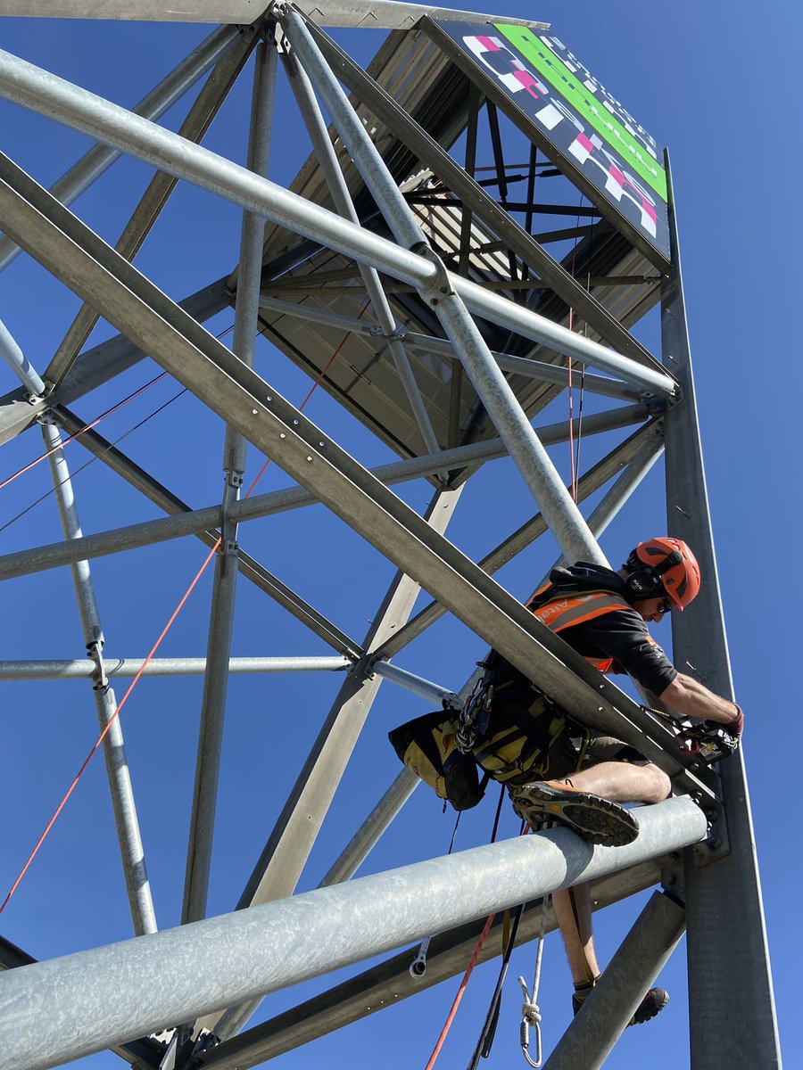 AltalineaAccess's tweet photo. Altalinea #industriekletterer sind in der #stahlbau und #metallbau die perfekte Lösung für sonst schwer zugängliche #höhenarbeiten. Ob Montage, Demontage, Schraubenkontrolle oder Korossionsschutzarbeiten, wir erledigen alles für Sie - sicher, kompetent und unkompliziert. https://t.co/iYiEGIqPfa