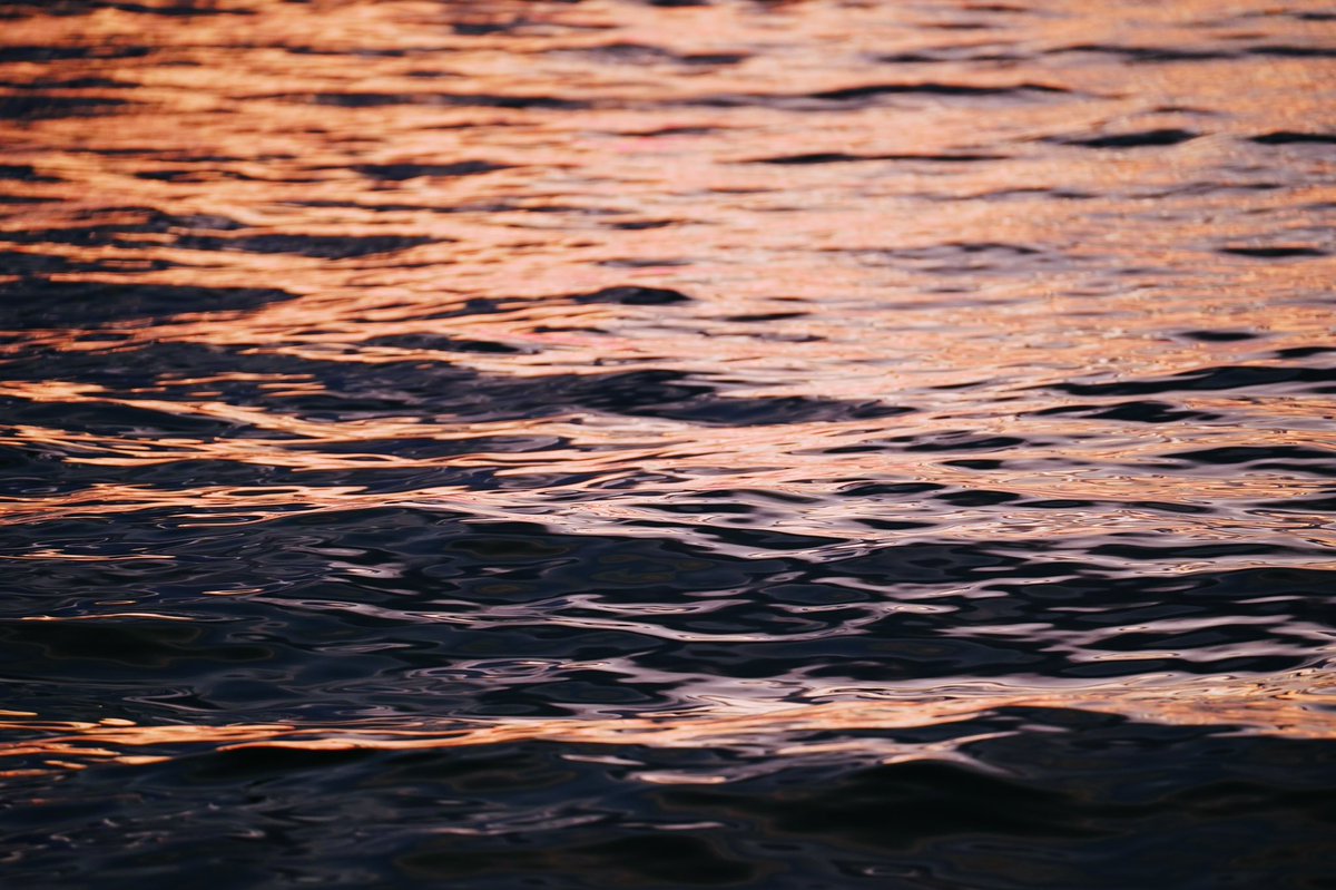 byroberteklund's tweet photo. #byroberteklund #photography #SonyA7III #sonyalpha #sonyalphaphotography #sonyalphaphotos #roberteklund #phuket #thailand #patong #patongbeach #sunset #twilight #waves #sunsetwaves #sea #sunsetglow #magichour #orangelight #goldenlight #goodmood #wanderlust #travel #nofilter #view https://t.co/MDmtipWkhw