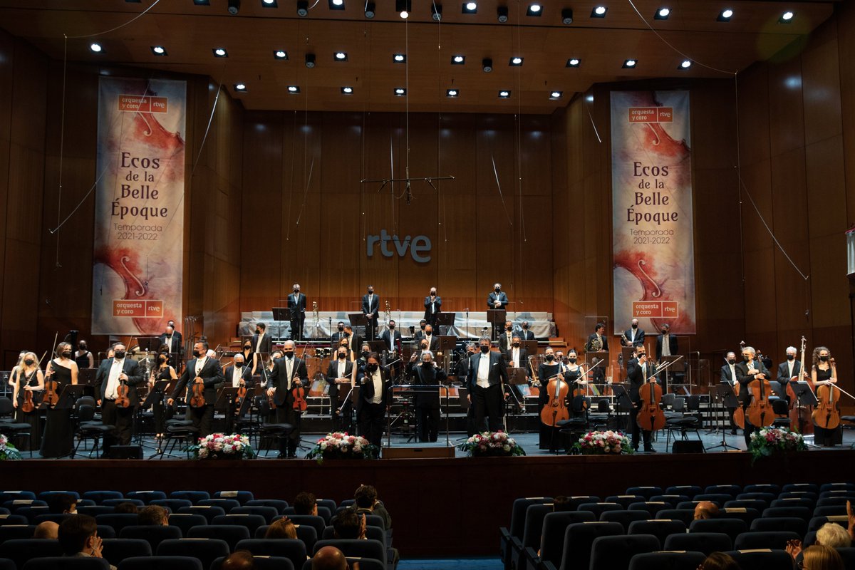 CulturaRumana's tweet photo. Algunas instantáneas del emocionante concierto-homenaje al maestro #SergiuCelibidache con motivo del 25 aniversario de su fallecimiento. En el #TeatroMonumental de Madrid, el 9 de julio de 2021, con @OCRTVE, @maestrogasensio, #MarkMast, #AntoniRosMarba https://t.co/EOaManqI5E