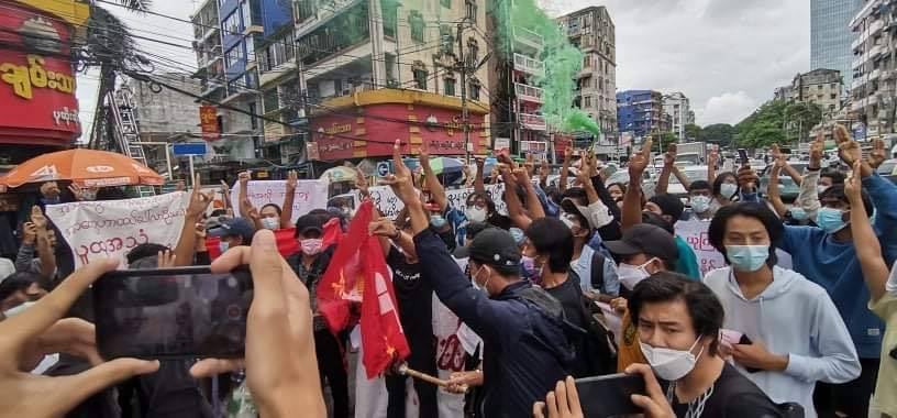 Myanmar_Now_Eng's tweet photo. Yangon residents protested against Myanmar's military junta near Mingalar Market this morning (Jul 11). 

Photos: CJ

#WhatsHappeningInMyanmar https://t.co/rTJcf8rPAq