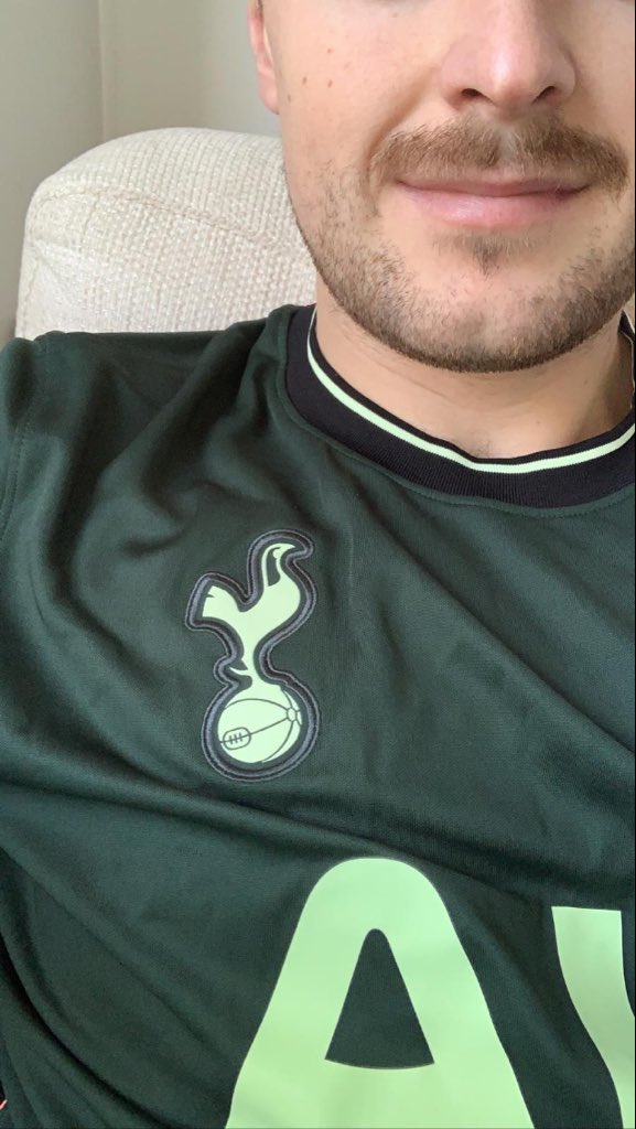GreengimpH's tweet photo. Still going to wear my lucky top today! Not won anything big when I’ve worn it, but we beat Ajax once #yid #nia https://t.co/DhsguY5EWR