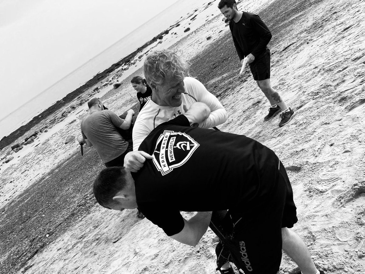 KMNewcastle's tweet photo. What a awesome morning at the Beach!
What started with a cheeky warm up ๐โฆ evolved in to CQC, extreme close quarter edged weapons defence, firearm threats and tactical takedowns.
#kravmagax #edgedweapons #knifedefence #newcastle #Kravmaga #nextgeneration https://t.co/L4FhmcwwBp