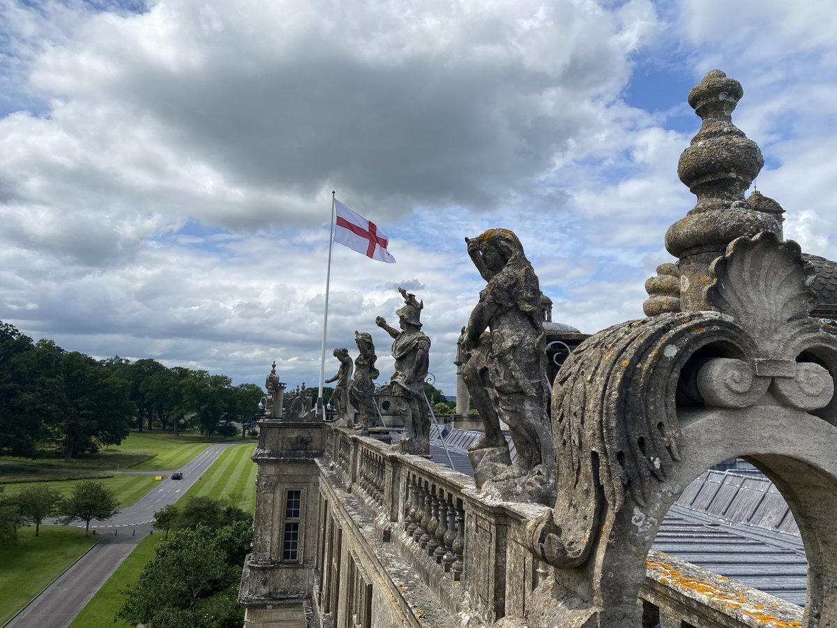 Longleat's tweet photo. It's coming home! ⚽
We're ready for the #EURO2020 final with the England flag flying high above Longleat House.
We're keeping fingers, toes and paws crossed for a win tonight!

#ThreeLions @England @EURO2020 https://t.co/AeGdNB2DFB