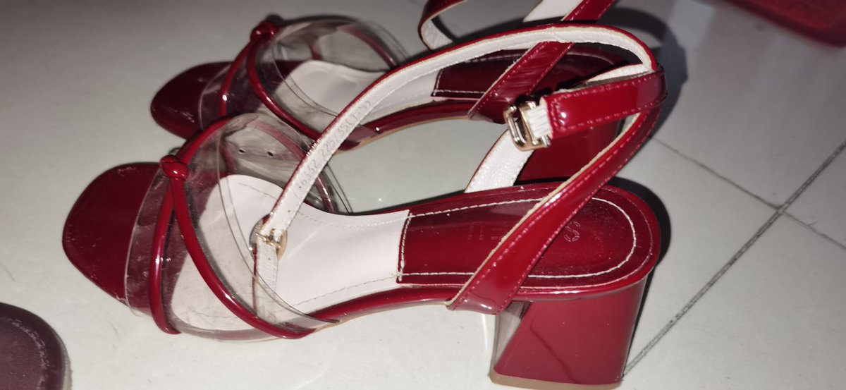 美骚妇的脚泥真多