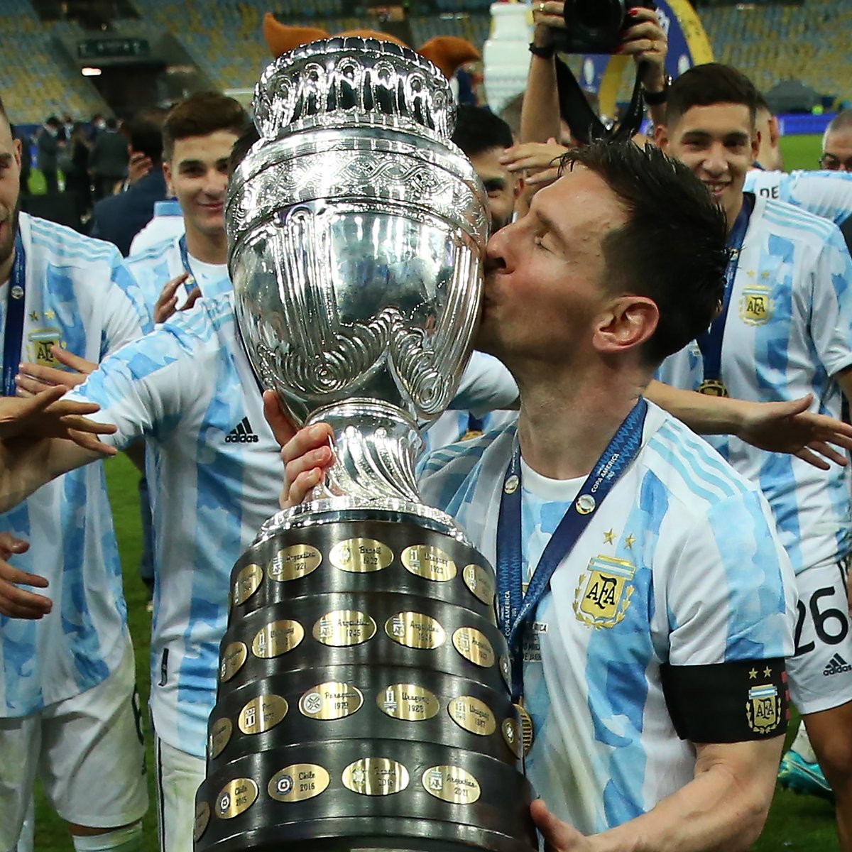 goal's tweet photo. GOATs with international trophies

🐐😘🏆 https://t.co/FWnQXrNdzC