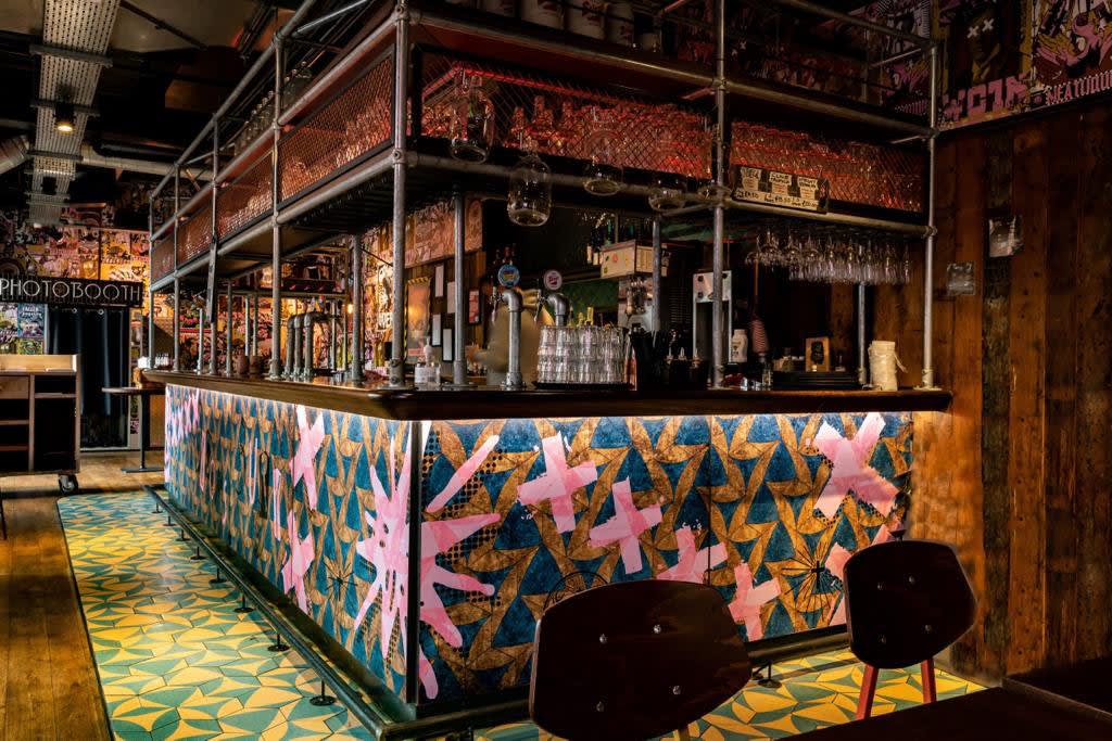 2 things to remember today…

1. We’re closing at 7.30pm
2. IT’S COMING HOME⚽️