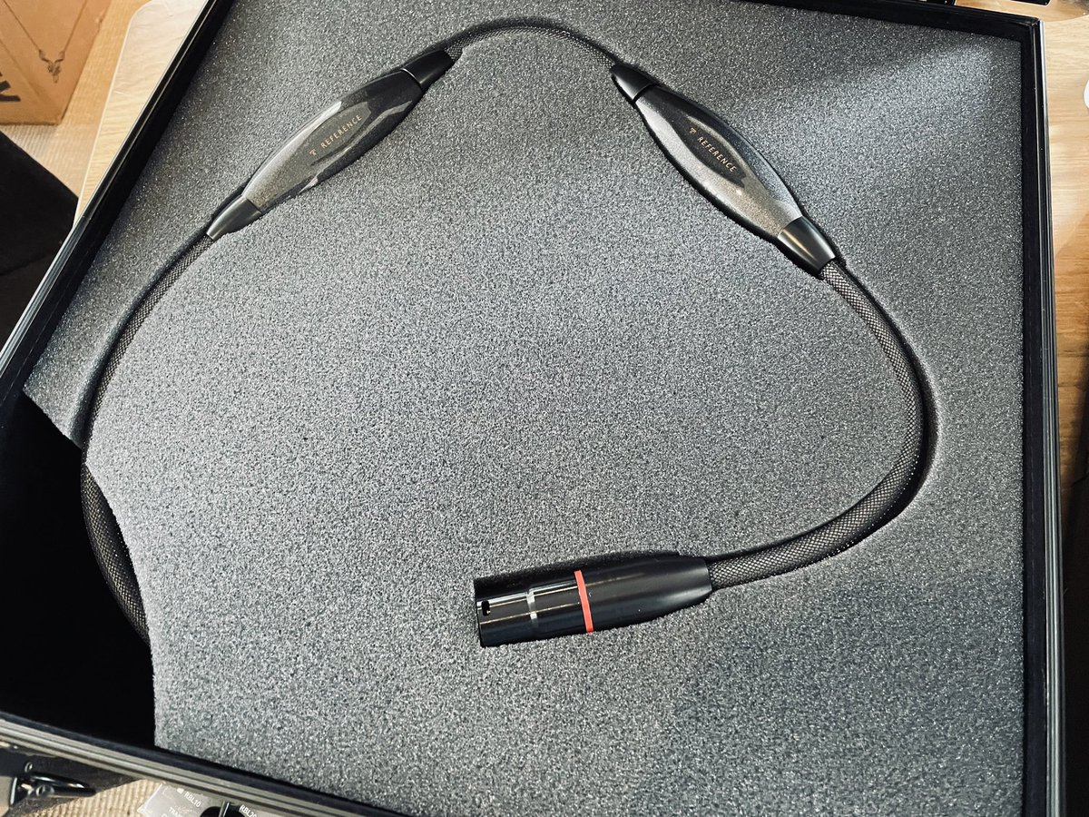 Midlandaudiox's tweet photo. We have just received our demo @transparentcable #reference6 loom first impressions are that they really have up the game the fit and finish and presentation @absolute_sounds available for demonstration @midlandaudiox #belbroughton #worcestershire #madeintheusa🇺🇸 https://t.co/Ac1YjJfhNW