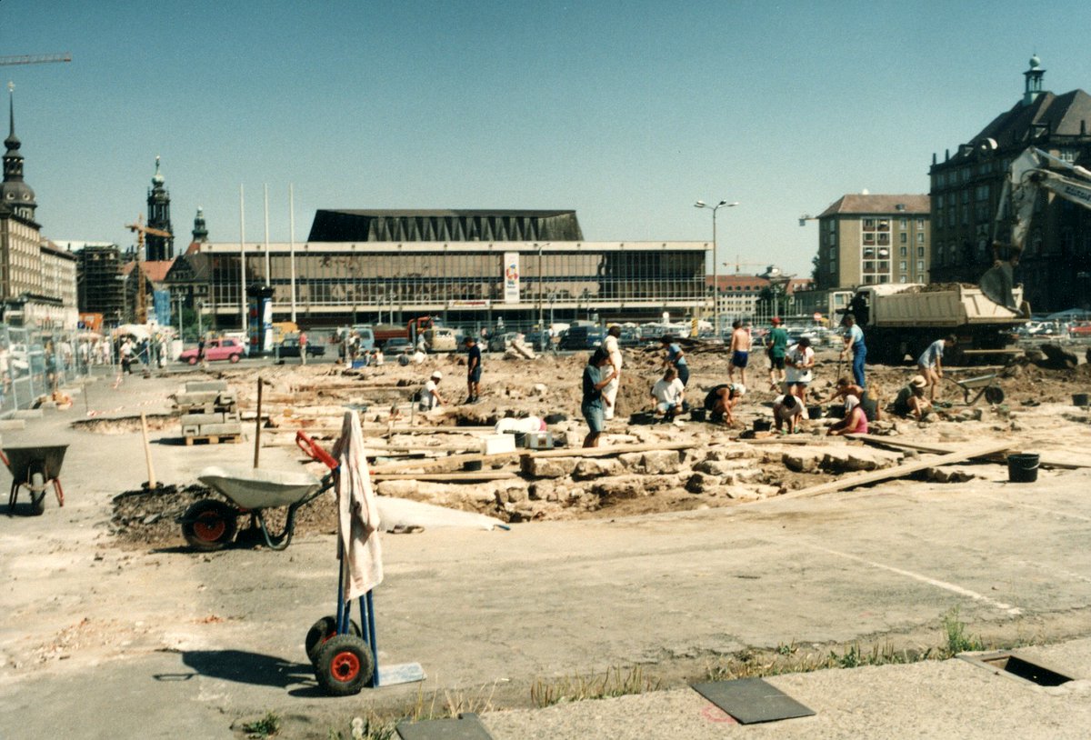 #Dresden Grabungen am Altmarkt
1994