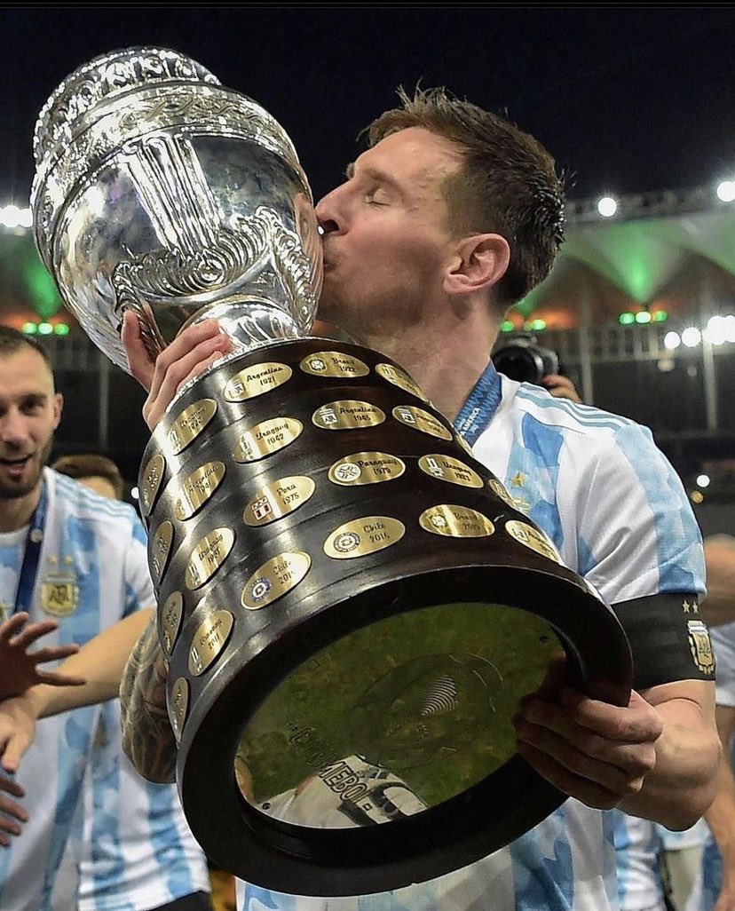 CryptoJelleNL's tweet photo. What a lovely sight to wake up to, Messi finally won it

#CopaAmerica2021 https://t.co/wvGuKAoQJl