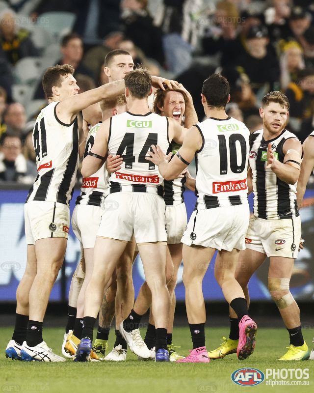PiesNation's tweet photo. FT

TIGERS 71
MAGPIES 87

An incredibly inspirational comeback by our boys showing all is not lost at the Collingwood Football Club.

Carn you mighty MAGGGGGGIES 🖤🤍

#PNP #GOPIES https://t.co/xxCkOfHKis