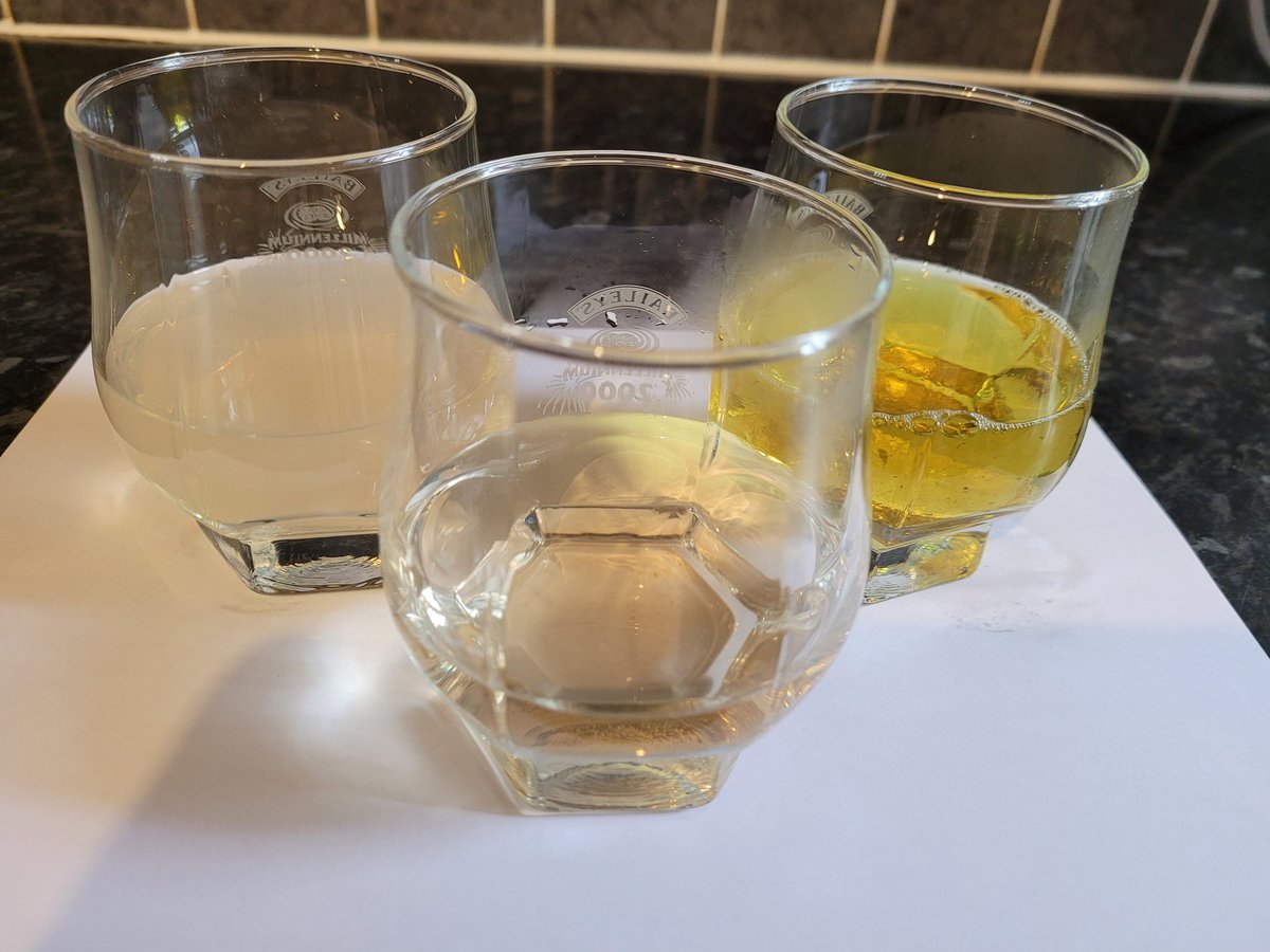 Another #gardenindicator from an #Orange "unknown" (to me) #flower (any ideas <a href="/The_RHS/">The RHS</a>?) Left to right: #lime juice, tap #water and bicarbonate of soda. <a href="/iain_smellie/">Iain Smellie</a> <a href="/CrocodileChemi1/">CrocodileChemist</a> <a href="/jopackaj/">J Opacka💙</a> <a href="/AlchemistAngus/">AngusAlchemist</a> <a href="/cammac54/">Hells Bells</a> <a href="/CLEAPSS/">CLEAPSS 🏁</a> <a href="/EmmaWarwick2/">EmmaW</a> <a href="/HJMitchell69/">Helen Mitchell</a> #chemistry #pH