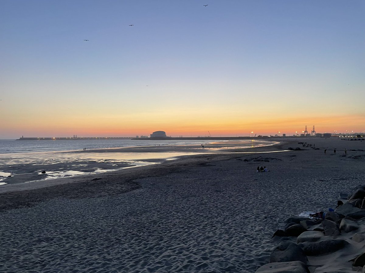 PGD_vasc's tweet photo. Praia do Ourigo, Praia de Matosinhos.
#sunsetrunning https://t.co/7026gxCUwx