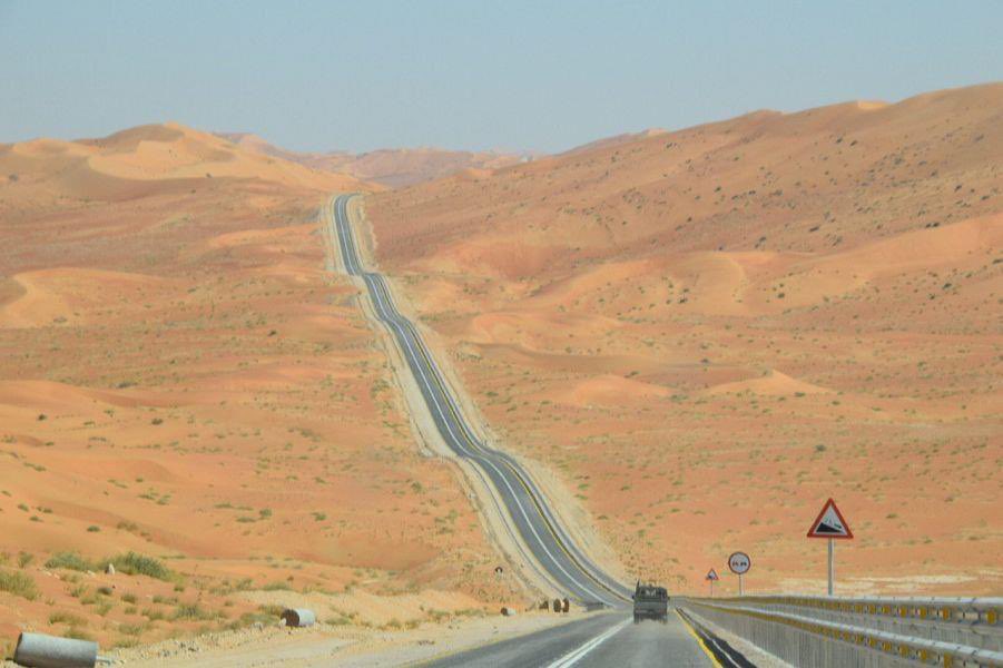 الطريق البري بين السعودية وعمان