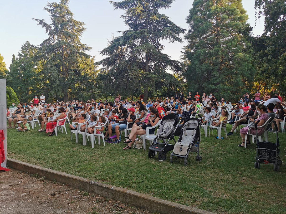 AytoAzuqueca's tweet photo. Nueva edición de Titiriqueca ayer en #Azuqueca. El público familiar pudo disfrutar de una nueva sesión de títeres infantiles al aire libre. Este fin de semana en el Parque de La Quebradilla https://t.co/QMHIl3cOUS