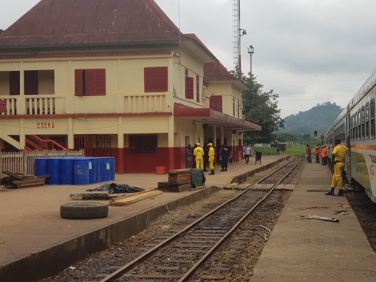 MessiBala5's tweet photo. Camrail et ses démons d'Eséka
Parti de Douala à 06h,le nouveau train express est bloqué à Eséka. On nous informe à l'instant que le retour sur Yaoundé se fera par bus que la compagnie est en train de négocier à Yaoundé. On est bien parti pour arriver à Yaoundé en début de soirée. https://t.co/59nliNBryq