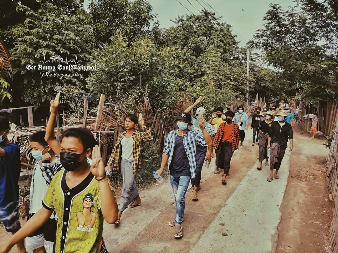 etphyo7's tweet photo. #Monywa marched across rural areas &amp; launched a sit-in strike for the restoration of democracy, led by young activists from Amyint lan villages. WE NEED HELP FOR COVID-19  #MyanmarNeedsO2 #July11Coup #WhatsHappeningInMyanmar https://t.co/sXyD1xAqsY