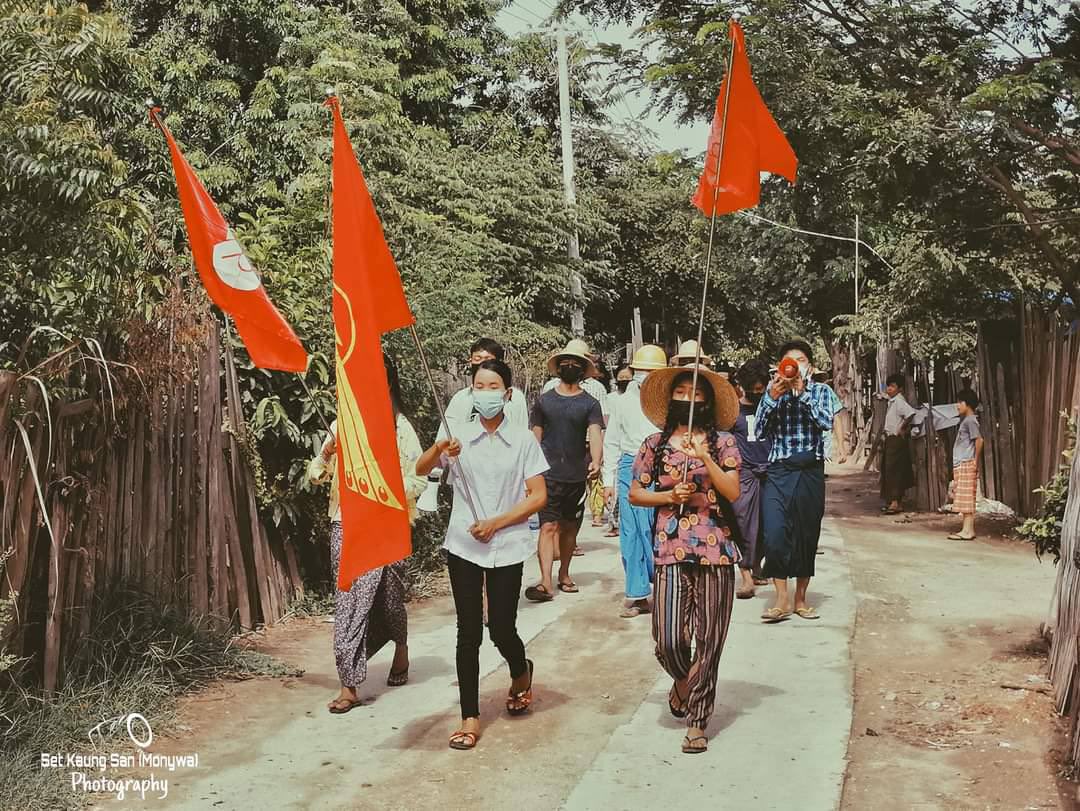 etphyo7's tweet photo. #Monywa marched across rural areas &amp; launched a sit-in strike for the restoration of democracy, led by young activists from Amyint lan villages. WE NEED HELP FOR COVID-19  #MyanmarNeedsO2 #July11Coup #WhatsHappeningInMyanmar https://t.co/sXyD1xAqsY