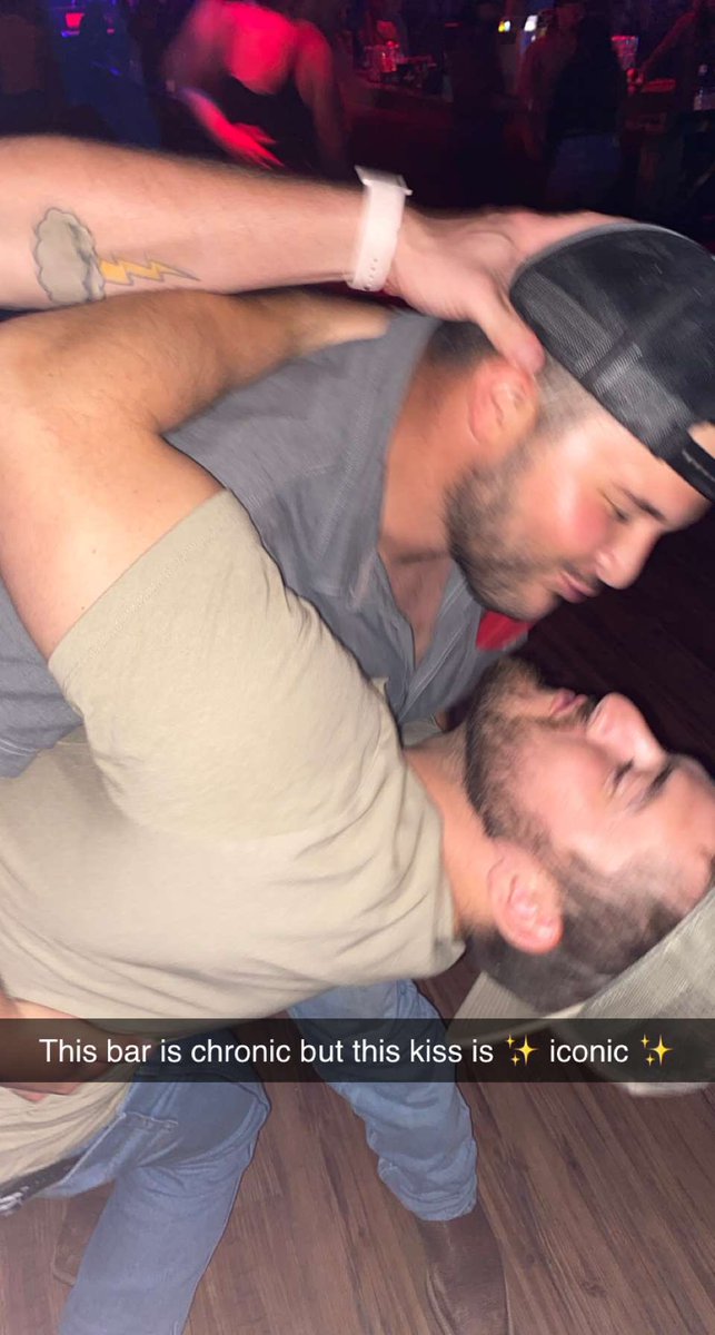 abbs__17's tweet photo. Why is terry &amp; chandler’s kissing dip picture better than terry &amp; mines🤭😅😩🥴👀 https://t.co/P0PFuJLtqN
