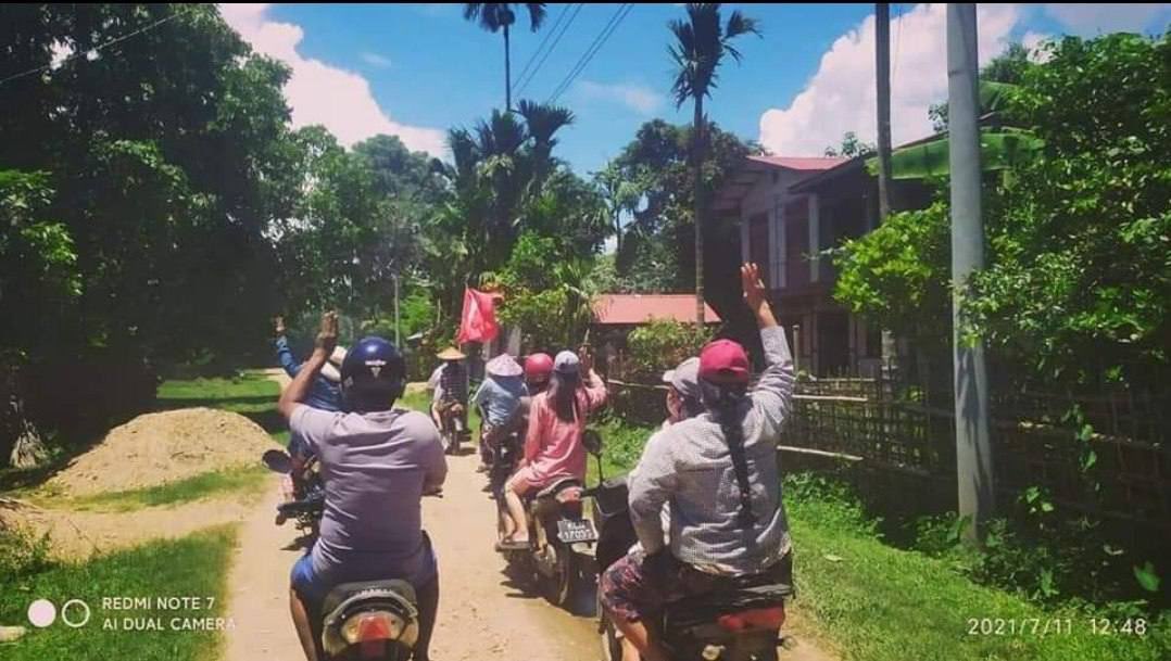 2021Revtweets's tweet photo. Under the hot sun, residents of #Namti marched with motorbikes to demand the dictator's overthrow.
WE NEED HELP FOR COVID-19

#MyanmarNeedsO2
#July11Coup
#WhatsHappeningInMyanmar https://t.co/qQfp4ebAOS