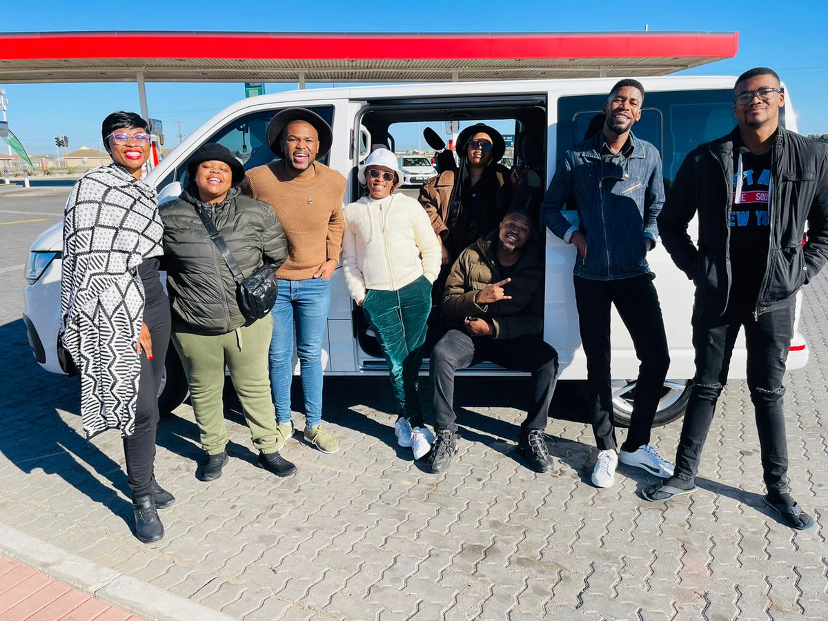 ThobaTheDrummer's tweet image. catch us live with Asanda Mqiki at 6pm.
Straight to your lounge 👌🏾
nationalartsfestival.co.za/show/asanda-mq…
#Iivestream #VirtualPerformance